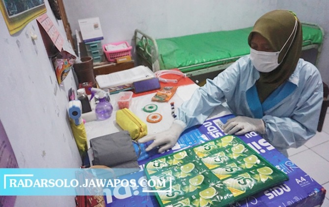 MANDIRI: Klinik milik Tina di Kelurahan Buntalan, Klaten Tengah yang memanfaatkan hasil tabungan sampah. (ANGGA PURENDA/RADAR SOLO)