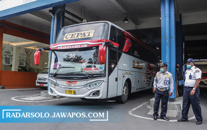 SIAP SIAGA: Suasana Terminal Tirtonadi  Kota Surakarta jelang mudik lebaran 2022. (M. IHSAN/RADAR SOLO)