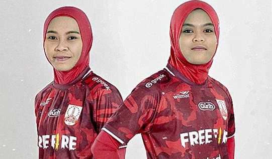 Tia Darti (kiri) dan Rosdillah Siti Nurrohmah resmi jadi bagian dari Persis Women musim ini. (PERSIS WOMEN OFFICIAL)