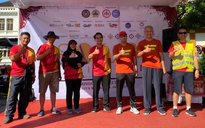 DUKUNG PARIWISATA: Ketua STP Sahid Surakarta Dr. Jasanta Peranginangin, SE.,MM (tiga dari kanan), Rektor Universitas Sahid Surakarta Prof.Dr.Ir. Muh. Harisudin, M. Si (dua dari kanan) Ketum PB IDI dr. Daeng Mohammad Faqih, SH, MH Kes (tengah), dan jajara