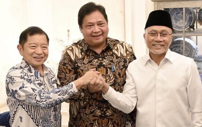 Ketua Umum Partai Golkar Airlangga Hartarto, Ketum Partai Persatuan Pembangunan (PPP) Suharso Monoarfa, dan Ketum Partai Amanat Nasional (PAN) Zulkifli Hasan kompak membentuk Koalisi Indonesia Bersatu (KIB).