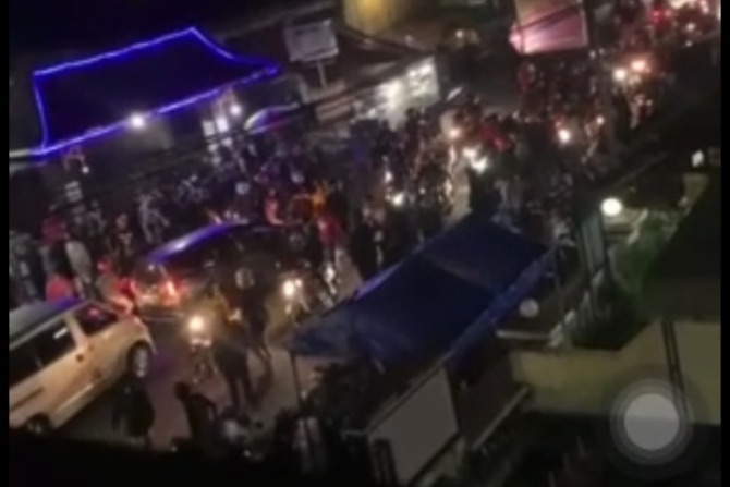 BISA DIREDAM: Tangkapan layar pengumpulan massa di Andong, Selasa (10/5) malam. (ISTIMEWA)