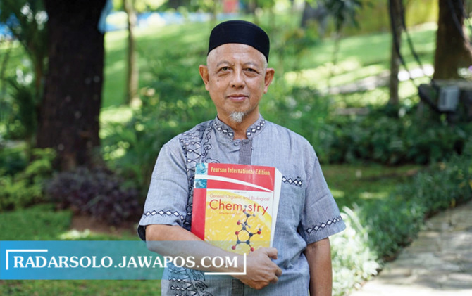 ISTIQAMAH: Sentot selalu salat berjamaah ketika waktu salat tiba. (SEPTINA FADIA PUTRI/RADAR SOLO)