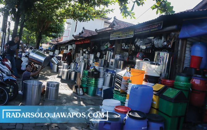 MASIH DIGODOK: Pasar Kabangan bakal dijadikan kantong parkir untuk mendukung wisata Kampung Batik Laweyan. (M. IHSAN/RADAR SOLO)
