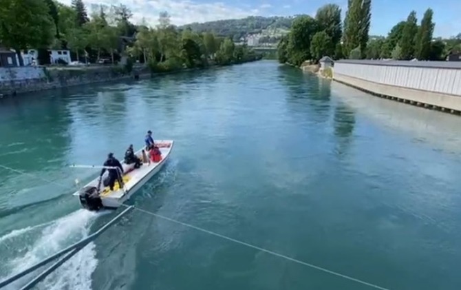 Ilustrasi pencarian Eril di Sungai Aaree, Bern, beberapa waktu lalu. (KBRI Bern/Kemenlu)