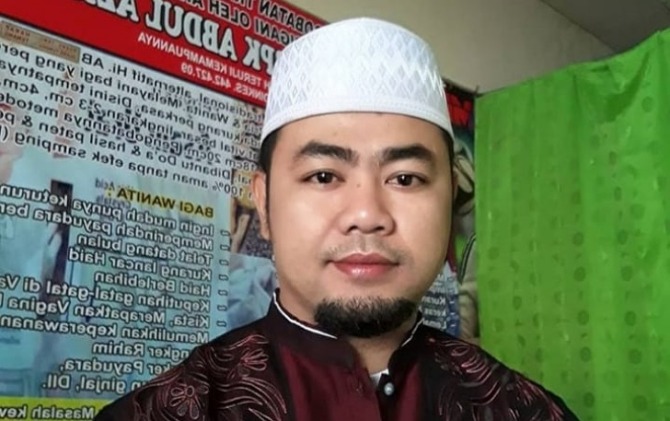 H. Abdul Azis, terapis dan jasa pengobatan tradisional kini buka praktik di Solo.