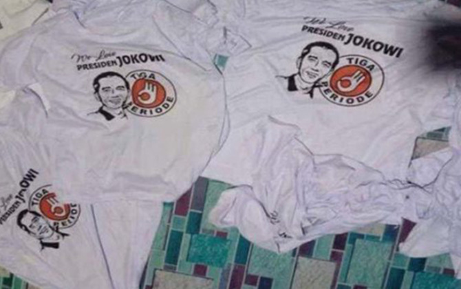 Kaos bertuliskan we love Presiden Jokowi tiga periode diamankan polisi dari rumah ketua ormas relawan Jokowi di Ende, NTT (Istimewa)