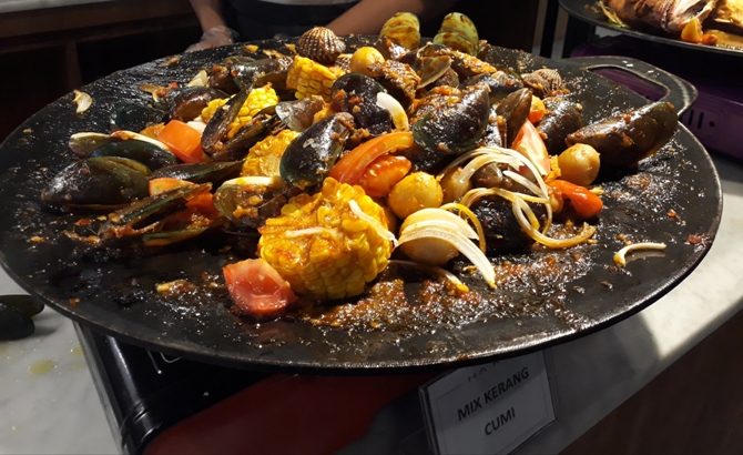 Mix Kerang Saus Padang di hotel Harper MT Haryono (Istimewa)
