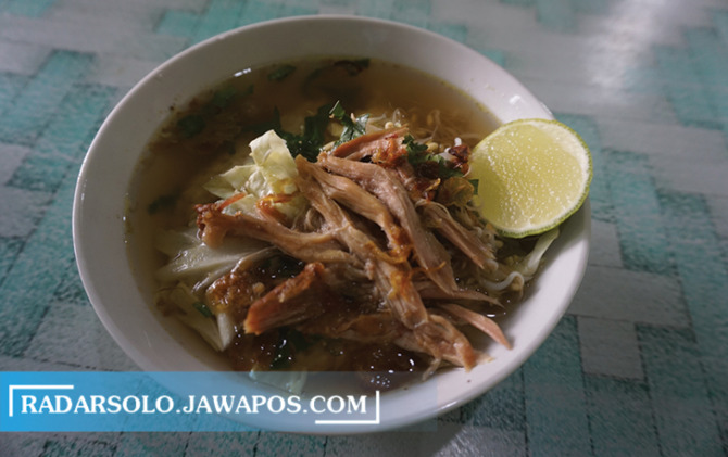 PATUT DICOBA: Seporsi soto bebek bacem khas Klaten di warung Bu Heri, Desa Danguran, Kecamatan Klaten Selatan. (ANGGA PURENDA/RADAR SOLO)