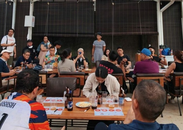 Suasana ramai tongkrongan Anak Jaksel (Instagram Triboonhub)