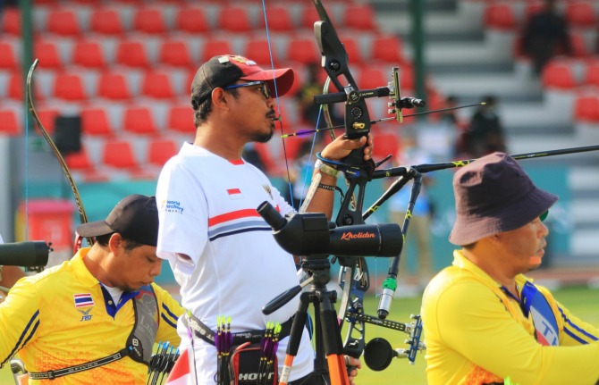 kholidin jadi andalan para archery Indonesia di ajang ASEAN Para Games 2022 di Kota Solo. (ARIEF BUDIMAN/RADAR SOLO)