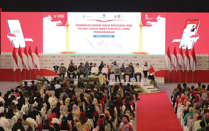 Ratusan nasabah BRI ikut hadiri acara pemberian NIB pelaku usaha mikro dan kecil (UMK) di Gedung Nanggala, Jakarta Timur pada Rabu (13/7).