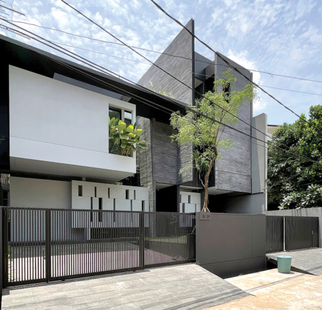 HARUS SEIMBANG: Desain pagar rumah yang tepat dapat memberikan kenyamanan penghuni maupun tetangga sekitar. (KALVIN WIDJAJA FOR JAWA POS)