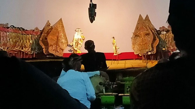 POTENSIAL: Gelaran wayang kulit semalam suntuk di Desa Paranggupito, Kecamatan Paranggupito, Wonogiri, Jumat (29/7) malam. (ISTIMEWA)