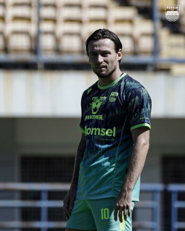 JADI REBUTAN: Dua tim Liga 1 yakni PSIS Semarang dan Persis Solo dirumorkan incar Marc Klok. (PERSIB BANDUNG OFISIAL)