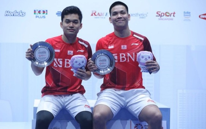 Ganda putra Leo Rolly Carnando/Daniel Marthin juarai turnamen BWF Super 500 Singapore Open 2022, Minggu (17/7). (dok PP PBSI)