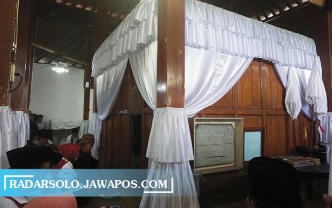 SYIAR ISLAM: Makam Sunan Pandanaran yang jadi jujukan peziarah dari berbagai daerah. Peziarah bisa mengenang sosoknya yang menyebarkan Islam di Jawa selatan. (ANGGA PURENDA/RADAR SOLO)