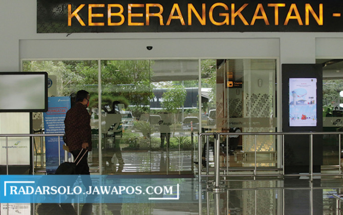 AKSES INTERNASIONAL: HARUS BERSABAR: Sampai saat ini calon jamaah umrah belum bisa terbang langsung dari Bandara Adi Sumarmo Solo. (M. IHSAN/RADAR SOLO)