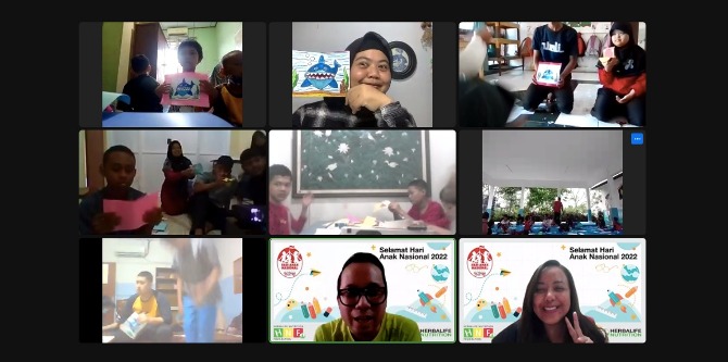 Cara mengajak anak autis agar bermain lebih kreatif dan ceria. (Zoom)