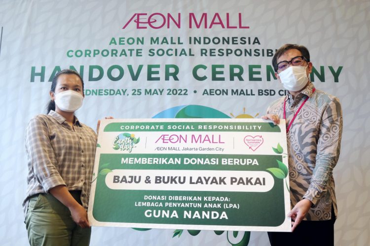 Kegiatan donasi buku dan pakaian layak pakai untuk memperingati Hari Bumi (Istimewa)
