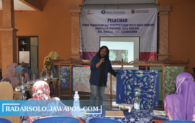 TERPUSAT: Rumah Batik untuk workshop produk batik karya perajin di Desa Girilayu, Matesih, kemarin (8/7). (RUDI HARTONO/RADAR SOLO)