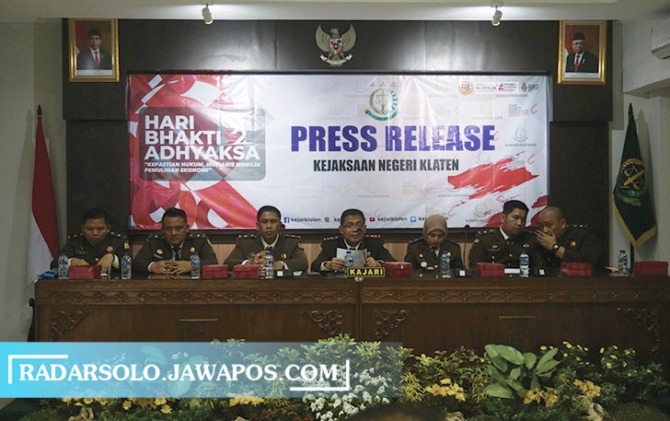 PENYIDIKAN: Gelar perkara kasus korupsi di kantor Kejari Klaten, Jumat (22/7). (ANGGA PURENDA/RADAR SOLO)