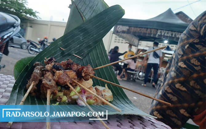 MELEGENDA: Sate kere sor ringin Rumah Dinas Bupati Boyolali diwariskan dua generasi. (RAGIL LISTIYO/RADAR SOLO)