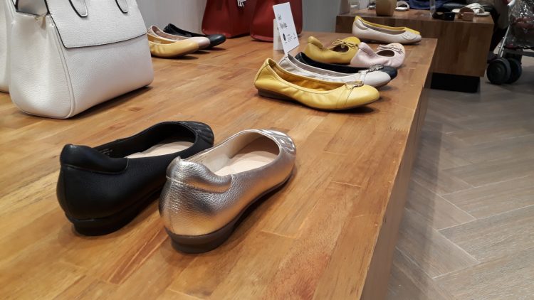 Contoh sepatu flat shoes yang paling favorit dibeli oleh kaum hawa. (istimewa)