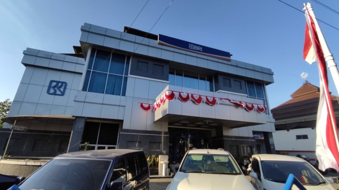 BANK PELAT MERAH: Kantor BRI Wonogiri di Jalan Kabupaten.