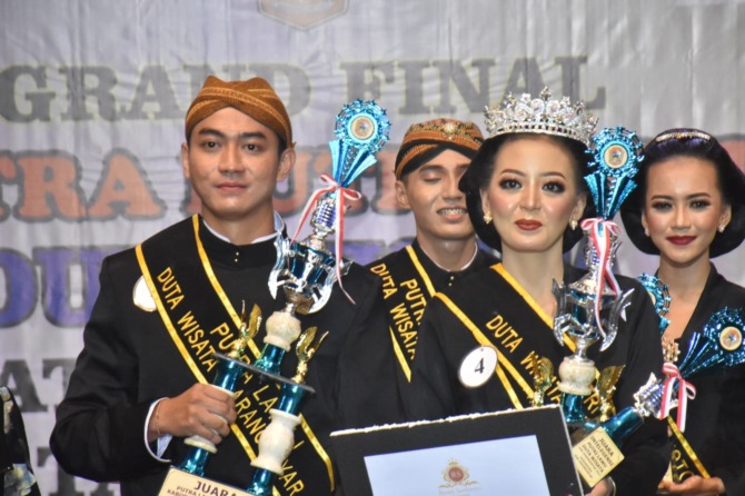 BEST OF THE BEST: Fanny Prima Dewantara dan Amerika Devisa Ryani PPL 2022 di Gedung Bhineka Tunggal Ika, Kamis (11/8) malam. (ISTIMEWA)