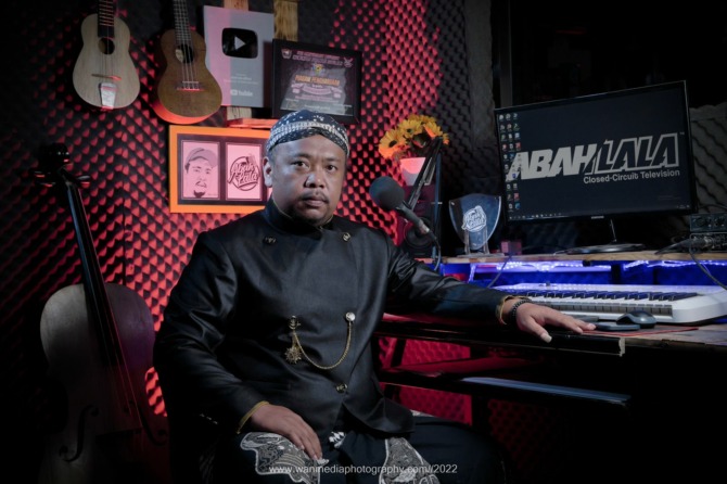 TERUS BERKARYA: Abah Lala bangga lagunya dinyanyikan di Istana Negara pada momen upacara 17 Agustus kemarin. (ISTIMEWA)