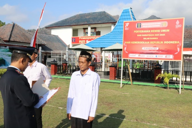 KURANGI MASA HUKUMAN: Penyerahan remisi di Lapas Wonogiri, Rabu (17/8). (ISTIMEWA)