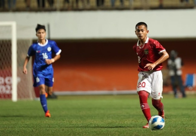 POTENSIAL: Pemain Timnas U-16 Habil Akbar (kanan) vs Filipina di Stadion Maguwoharjo Sleman, Minggu (31/7). (ISTIMEWA)