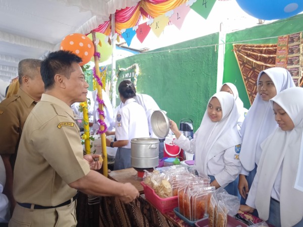 Bazar dalam rangka proyek penguatan profil pelajar pancasila yang digelar SMK Negeri 1 Sragen. (ISTIMEWA)