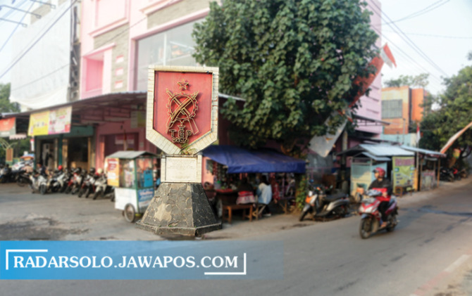 SIMBOL PERJUANGAN: Monumen bersejarah yang berada di Jalan Tentara Genie Peladjar No.1, Nusukan, Kec. Banjarsari. (M. IHSAN/RADAR SOLO