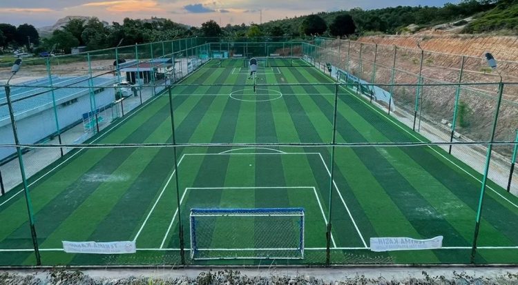 Salah satu lapangan Batam International Soccer Academy yang dimiliki pemain Persis Solo Sutanto Tan. (Instagram/APPI )