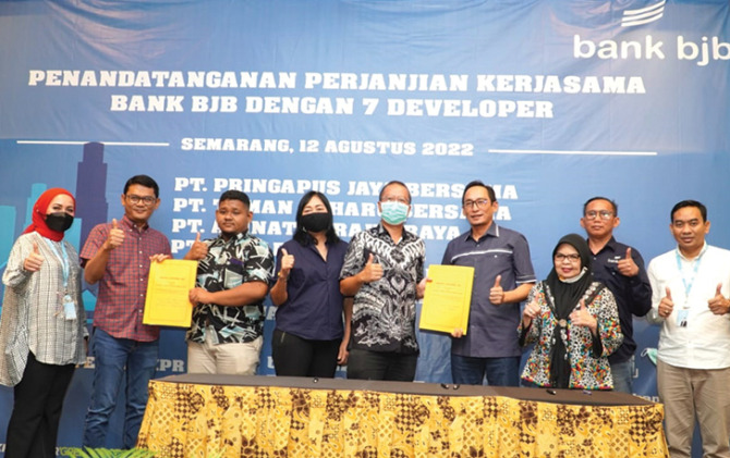 Acara penandatanganan perjanjian kerja sama antara bank bjb Cabang Semarang dengan para pengembang/developer anggota Himperra dan REI.