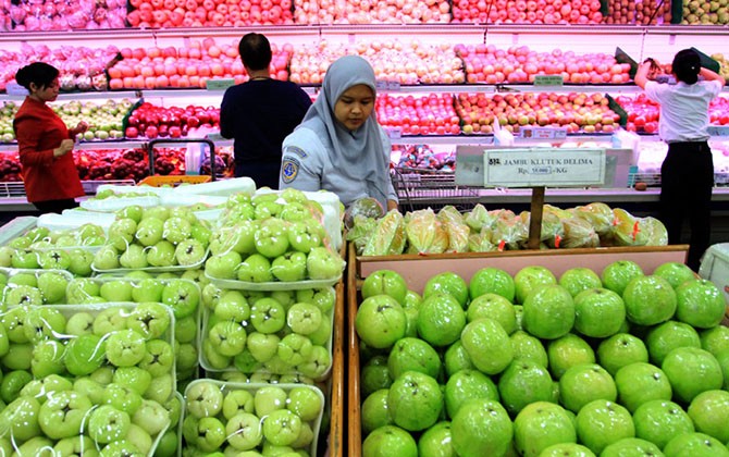 ILUSTRASI: Buah-buahan di supermarket (Istimewa)