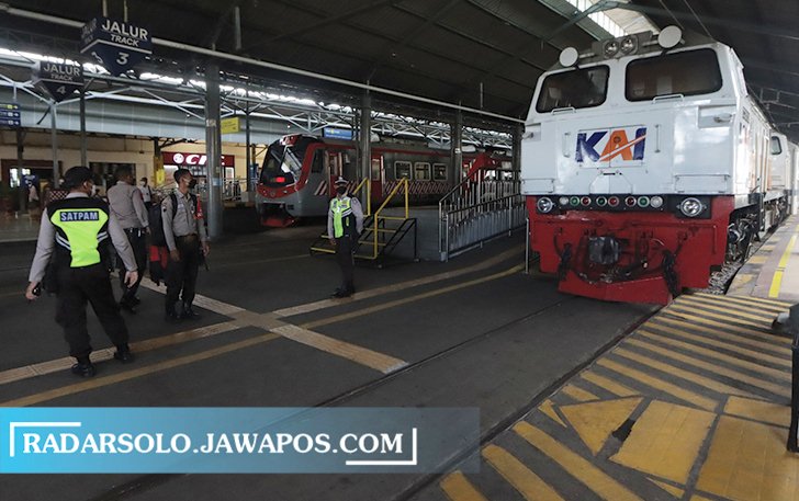 Ilustrasi kereta api jarak jauh berangkat dari Stasiun Solo Balapan. (M. IHSAN/RADAR SOLO)