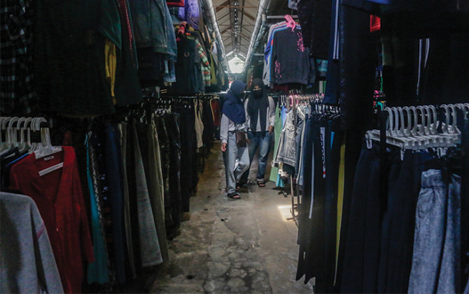 SEPI: Suasana pasar pakaian bekas di Pasar Klitikan Notoharjo sekarang. (M. IHSAN/RADAR SOLO)