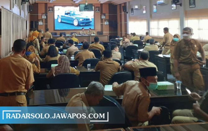 Sejumlah sekretaris desa saat mengikuti sosialisasi penataan dusun dan persiapan seleksi perangkat desa. (RUDI HARTONO/RADAR SOLO)