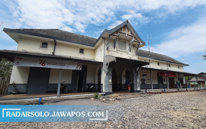 PENUH SEJARAH: Stasiun Telawa masa kini yang masih beroperasi untuk pemberhentian penumpang. (RAGIL LISTIYO/RADAR SOLO)