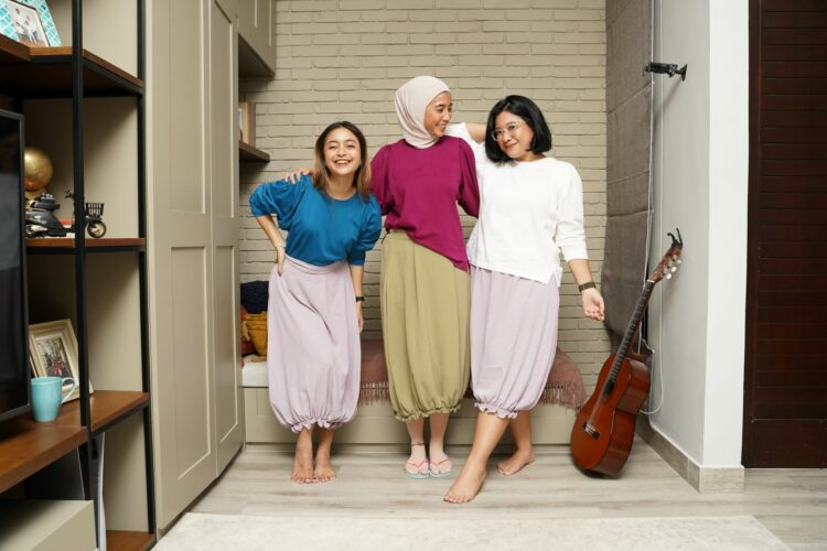 Padu padan aneka warna saat berbusana membuat penampilan lebih menarik. (Istimewwa)