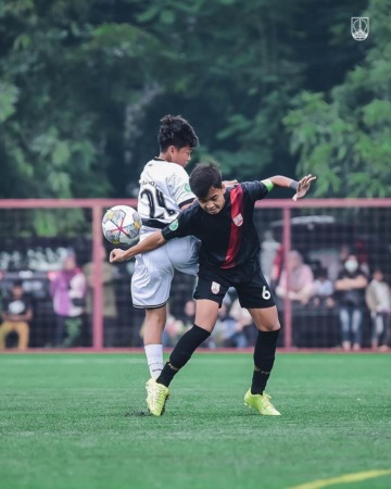 GAGAL JUARA: Persis Solo U-14 bersua dengan Dewa United U-14 pada final Elite Pro Academy 2022 di Lapangan Pulo Mas, Jakarta, Kamis (22/9). (PERSIS SOLO OFFICIAL)