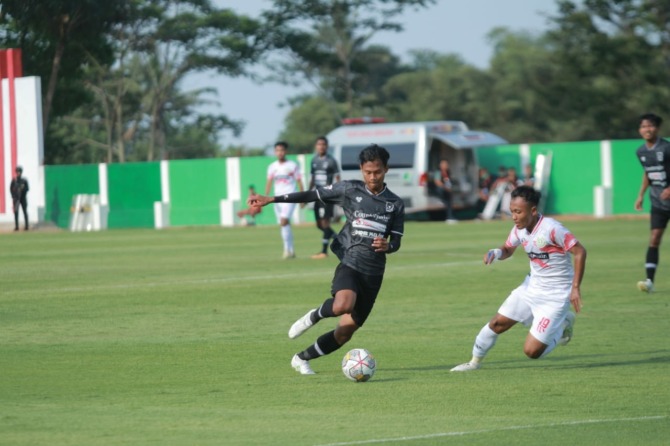 GACOR: Para pemain Persebi Boyolali melakukan selebrasi usai mencetak gol ke gawang PSIK Klaten di Stadion Kebo Giro, Minggu (25/9). (PERSEBI BOYOLALI OFFICIAL)