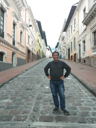 BERBAKAT: Joko Ngadimin saat berada di luar negeri. Pria 52 tahun ini multitalenta di bidang kesenian tradisional. Mahir gamelan, pedalangan, karawitan, puisi, musik kontemporer, ketoprak, dan geguritan. (DOK PRIBADI)