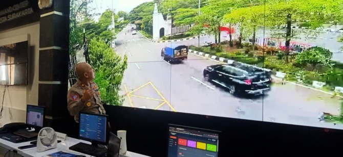 Pantauan lalu lintas di kawasan Jembatan Jurug dari arah Kota Solo menuju Karanganyar, Selasa (20/9/2022). (ANTONIUS CHRISTIAN)
