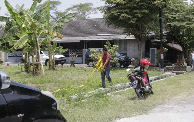 Lokasi kejadian ledakan di Asrama Polisi Grogol, Sukoharjo. (M IHSAN/RADAR SOLO)