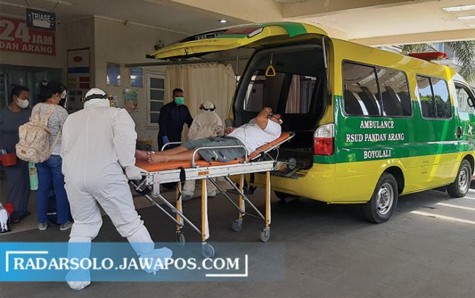 SIGAP: Penanganan kegawatdaruratan saat Covid-19 di Boyolali mengganas tahun lalu. (RAGIL LISTIYO/RADAR SOLO)