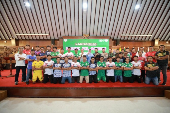 SIAP: Skuad Pemain PSIK Klaten saat diperkenalkan di Pendapa Pemkab Klaten (Dokumentasi Bagian Prokopim Setda Klaten)